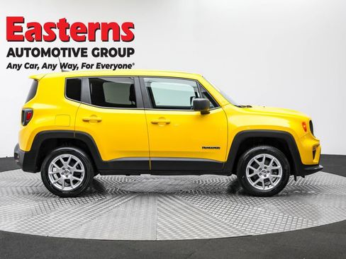 Used 2023 Jeep Renegade Latitude image 4