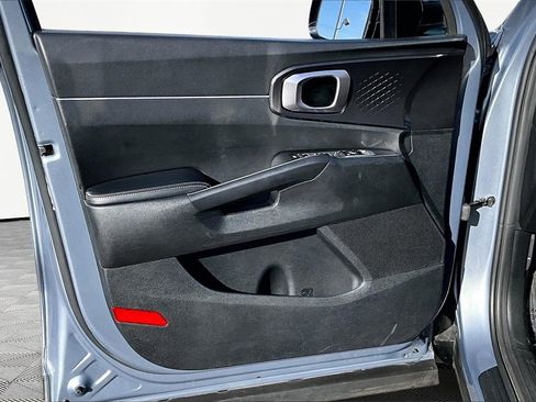 Used 2021 Kia Sorento S image 23