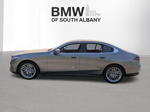 Certified 2024 BMW 530i xDrive w/ Premium Package AWD/4WD image 4