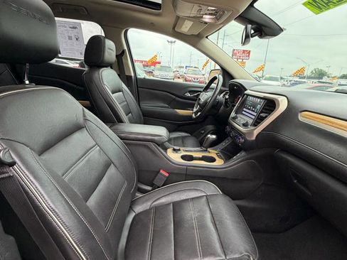Used 2018 GMC Acadia Denali w/ Technology Package FWD image 19