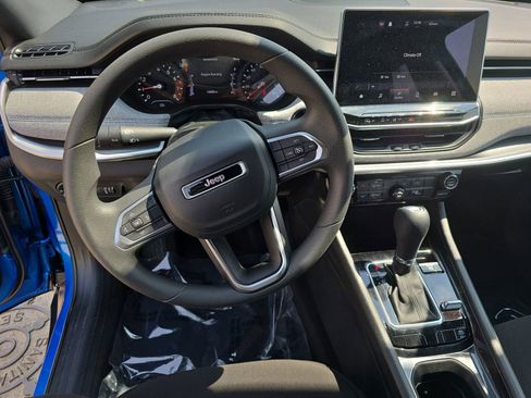 Used 2023 Jeep Compass Sport image 18