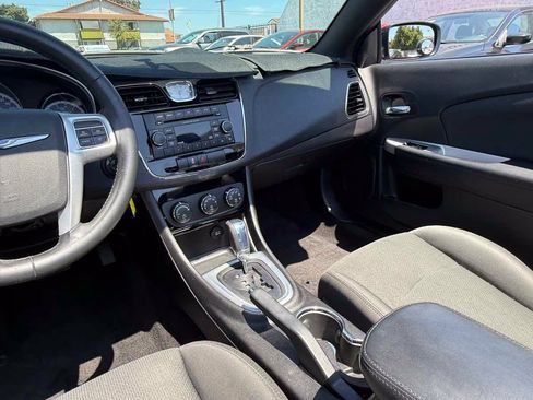 Used 2012 Chrysler 200 Touring FWD image 29