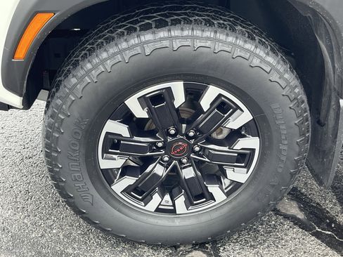 Used 2023 Nissan Frontier PRO-4X w/ Pro Convenience Package AWD/4WD image 12