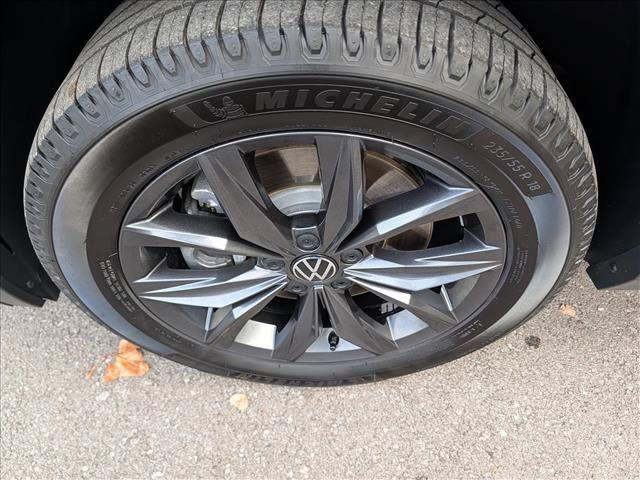 Used 2022 Volkswagen Tiguan SE AWD/4WD image 9