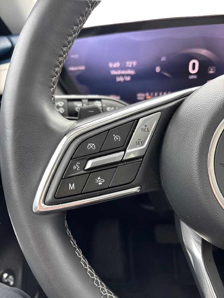 Used 2024 Buick Envision Avenir AWD/4WD image 17