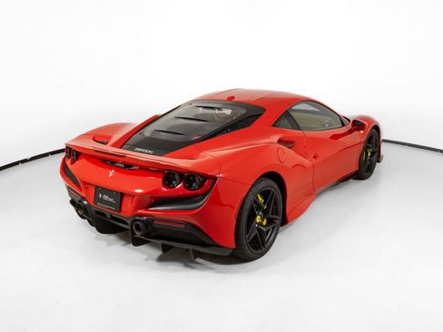 Used 2022 Ferrari F8 Tributo image 9