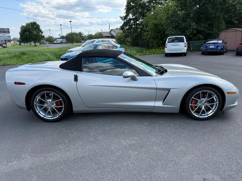 Used 2006 Chevrolet Corvette Convertible w/ Preferred Equipment Group RWD image 9