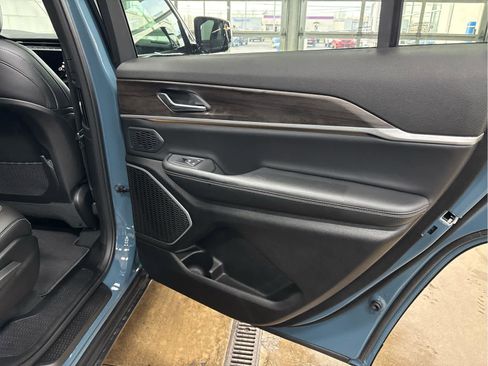 New 2026 Jeep Grand Cherokee L Limited w/ Luxury Tech Group II image 32