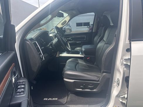 Used 2017 RAM 1500 Laramie w/ Convenience Group AWD/4WD image 14