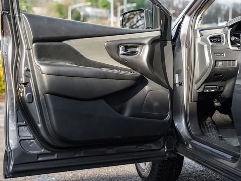 Used 2018 Nissan Murano SV image 35