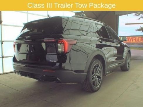 Used 2025 Ford Explorer ST-Line w/ ST-Line Street Pack AWD/4WD image 3