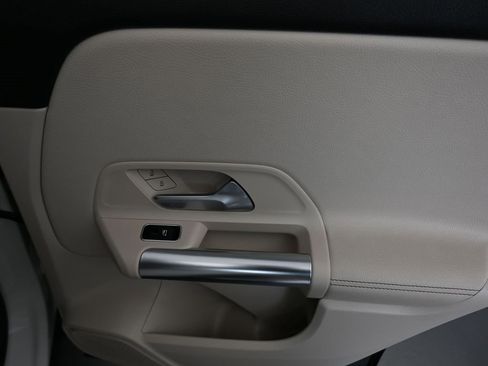 Used 2021 Mercedes-Benz GLA 250 4MATIC image 36