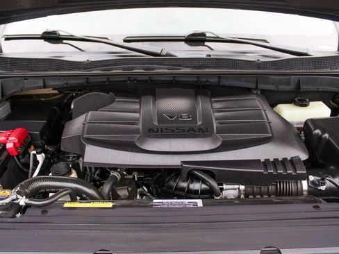 Used 2021 Nissan Titan SV w/ SV Convenience Package image 12