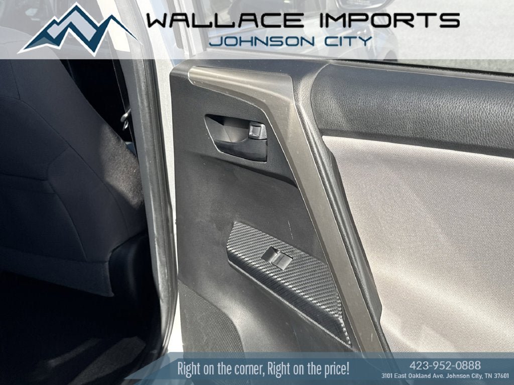 Used 2015 Toyota RAV4 LE AWD/4WD image 38