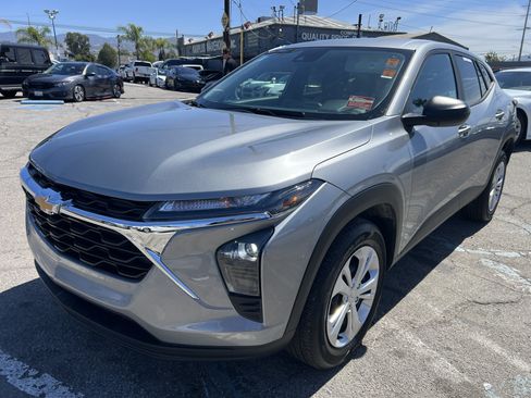 Used 2024 Chevrolet Trax LS FWD image 2