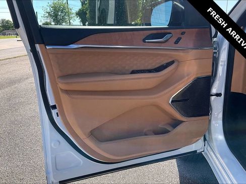 Used 2022 Jeep Grand Cherokee Summit AWD/4WD image 19