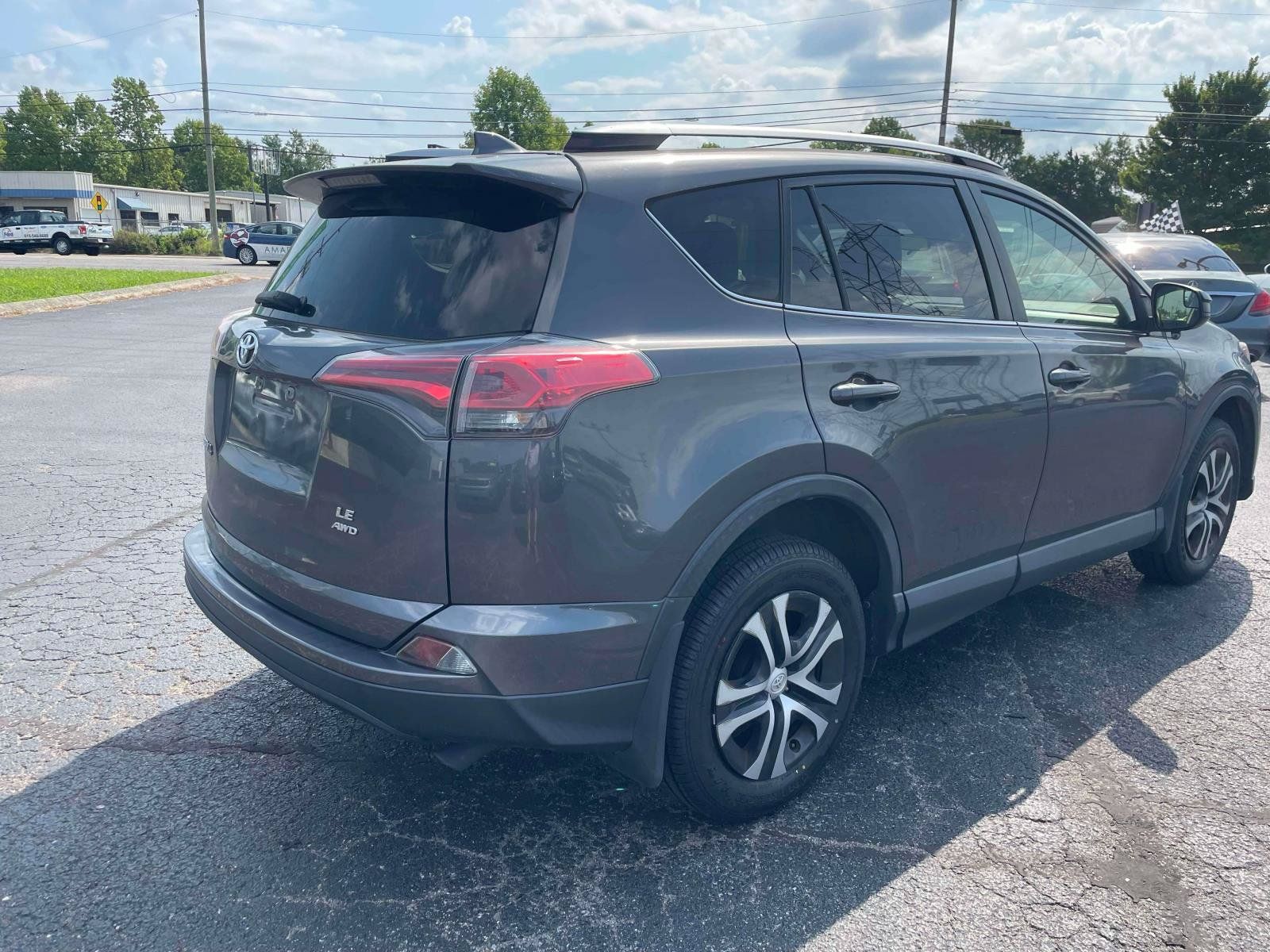 Used 2017 Toyota RAV4 LE AWD/4WD image 9