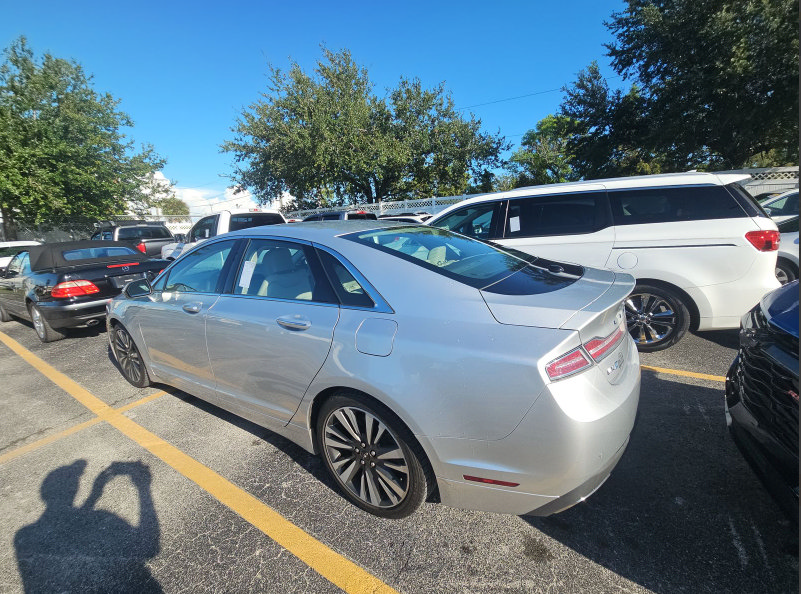 Used 2018 Lincoln MKZ Reserve FWD image 4