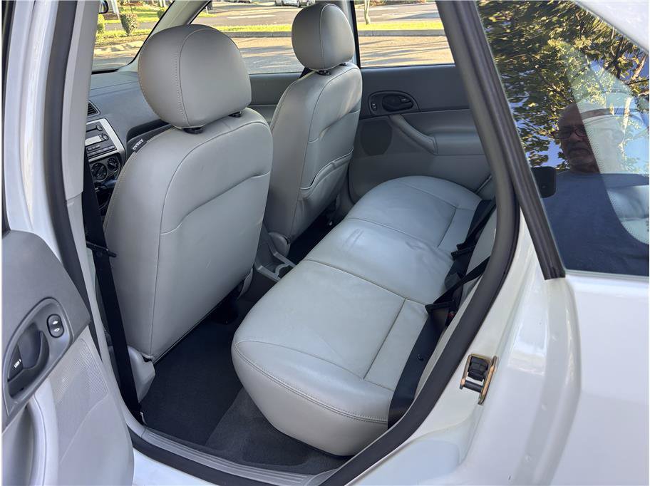 Used 2005 Ford Focus SES FWD image 10