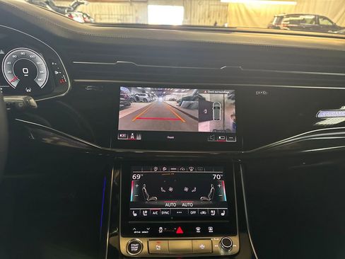 Used 2022 Audi Q8 Prestige AWD/4WD image 21