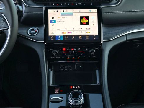 New 2025 Jeep Grand Cherokee Limited w/ Luxury Tech Group II image 16