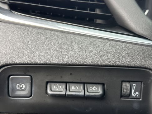 Used 2022 Buick Enclave Avenir w/ Avenir Technology Package image 17