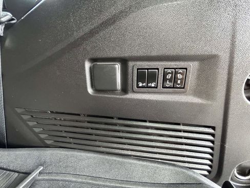 Used 2023 GMC Yukon Denali AWD/4WD image 14