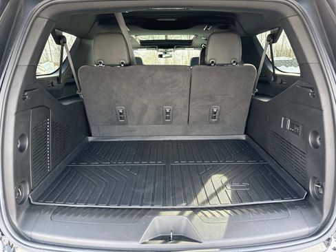 Used 2022 Chevrolet Suburban LT w/ LT Signature Plus Package image 27