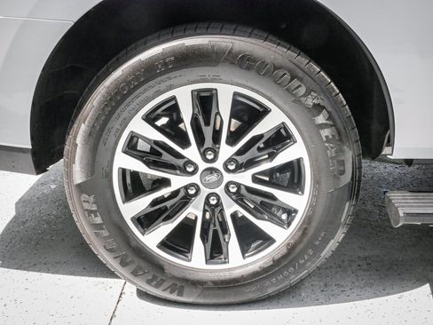 Used 2025 Ford Expedition Platinum AWD/4WD image 13