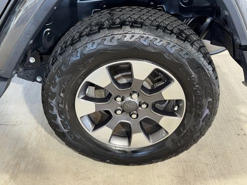 Used 2019 Jeep Wrangler Unlimited Sahara image 34