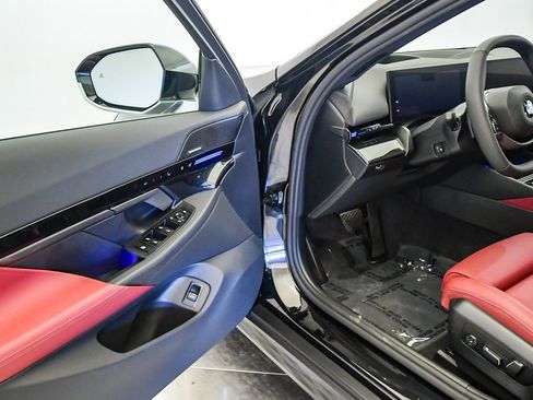 Used 2025 BMW 530i w/ Premium Package image 21