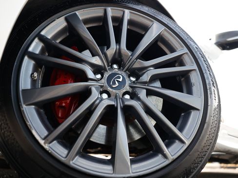 Used 2017 INFINITI Q60 Red Sport 400 AWD/4WD image 31