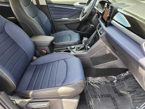 New 2025 Volkswagen Taos SEL image 18