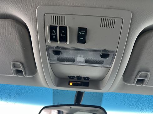 Used 2010 GMC Yukon XL Denali image 22