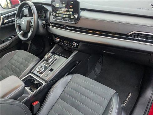 Used 2024 Mitsubishi Outlander SE image 24