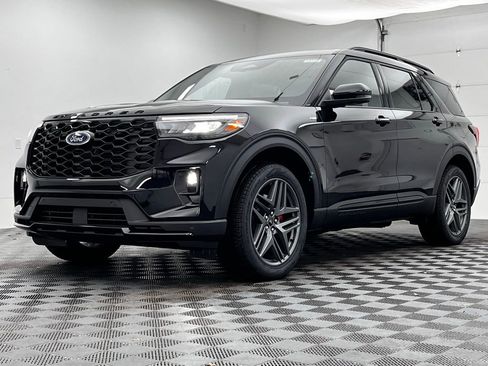 New 2026 Ford Explorer ST-Line w/ ST-Line Street Pack AWD/4WD image 2
