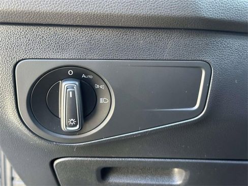 Used 2022 Volkswagen Tiguan SE image 21