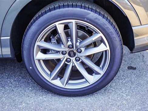 New 2025 Audi Q3 2.0T Premium image 9