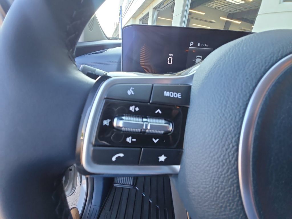 Used 2026 Kia Carnival EX FWD image 26