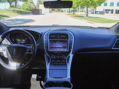 Used 2019 Lincoln Nautilus FWD image 25