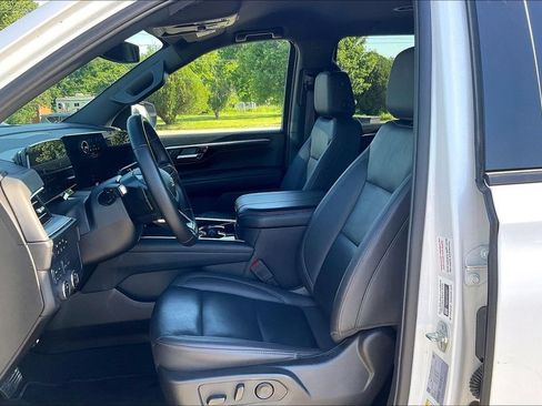 Used 2025 Chevrolet Tahoe Z71 AWD/4WD image 24