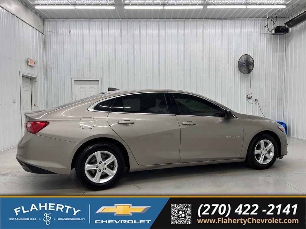Used 2022 Chevrolet Malibu LS FWD image 2