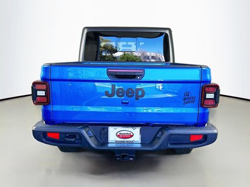 Used 2023 Jeep Gladiator Sport AWD/4WD image 6