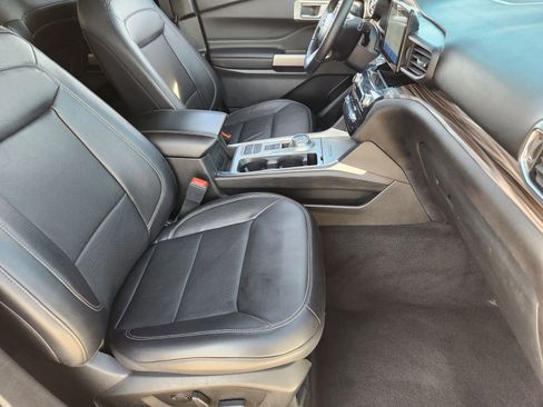 Used 2023 Ford Explorer Limited image 18