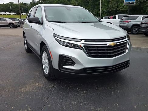 Used 2022 Chevrolet Equinox LS w/ LS Convenience Package image 2