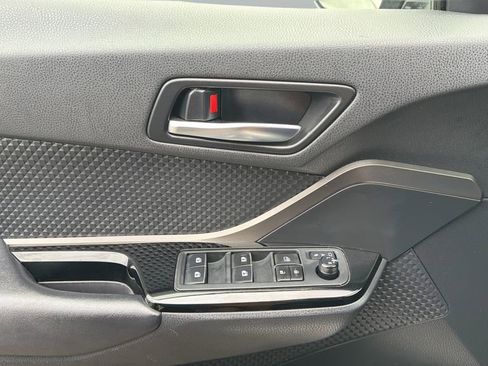 Used 2019 Toyota C-HR XLE image 26