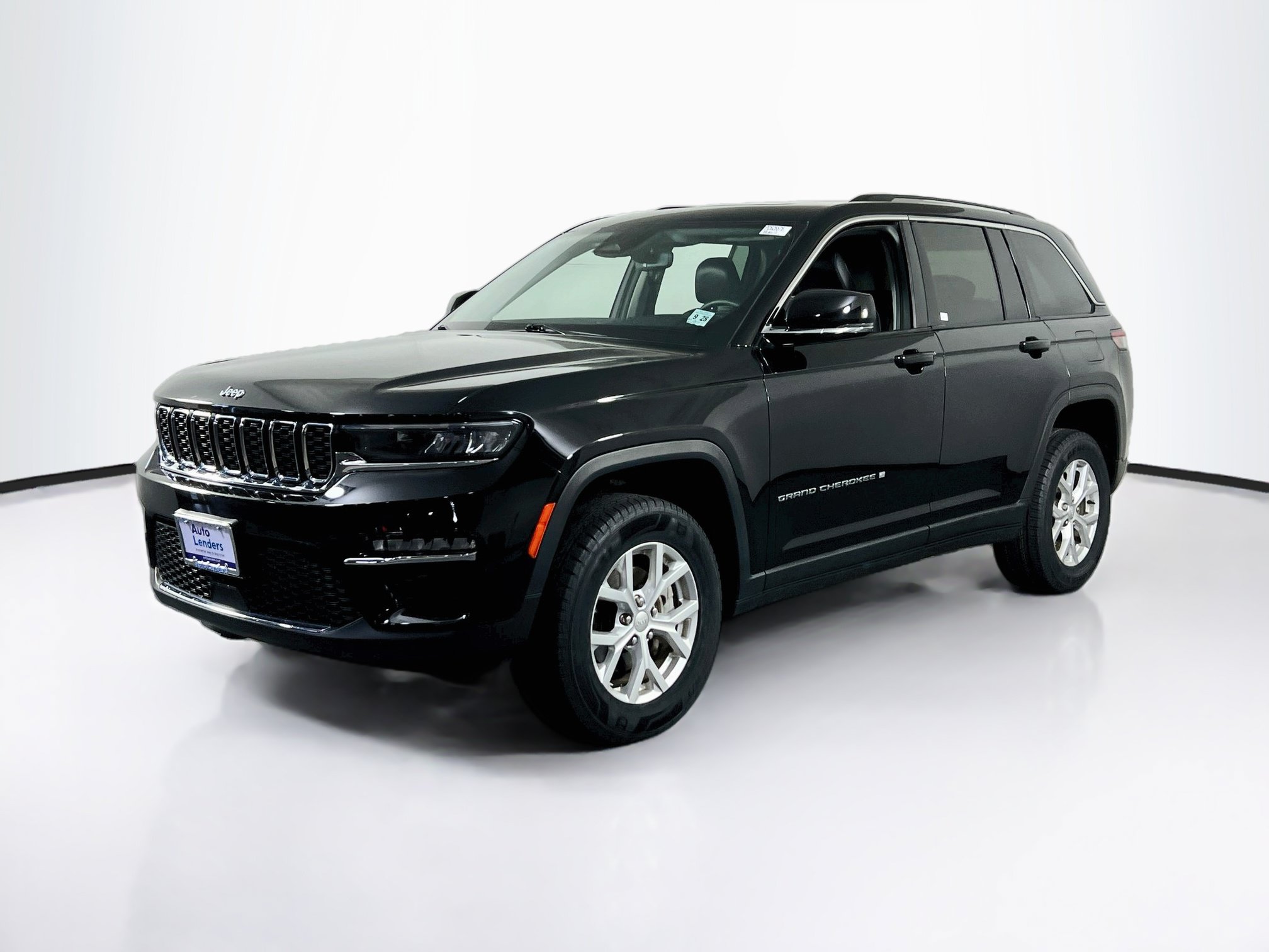 Used 2023 Jeep Grand Cherokee Limited AWD/4WD image 1