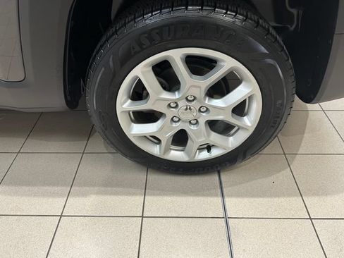 Used 2018 Jeep Renegade Latitude AWD/4WD image 22