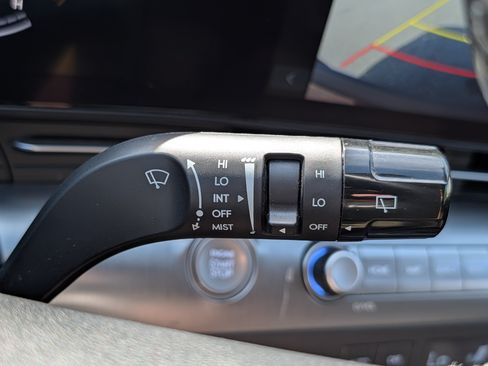 Used 2024 Hyundai Kona SEL FWD image 29