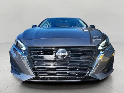 Used 2025 Nissan Altima 2.5 SV image 3